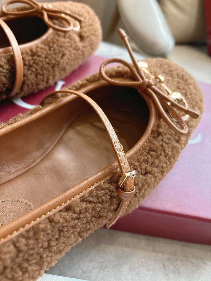 Gvc*1 flat shoes